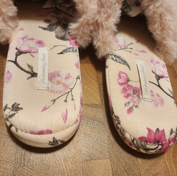 Victoria's Secret house slippers Size Large Pink Floral with fluffy pouf - Picture 8 of 16